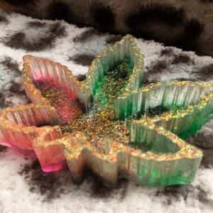 Maple leaf organizer